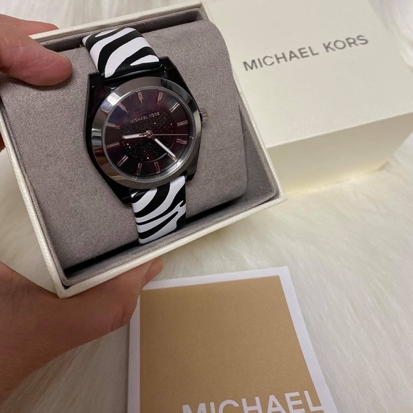 CLEARANCE‼️‼️MK ZEBRA Leather STRAP WATCH - Picture 4 of 8